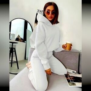 NWOT 2pcs Long Sleeve Hooded Sweatshirts & High Waist Slant Pockets Joggers